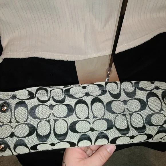 Coach Black & Grey Signature Canvas Penelope - Picture 11 of 16